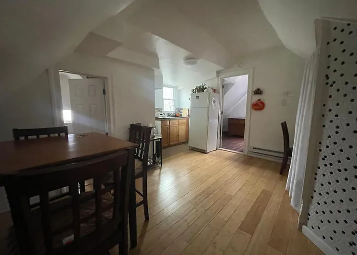 Private Loft 5 Min Away From Lga