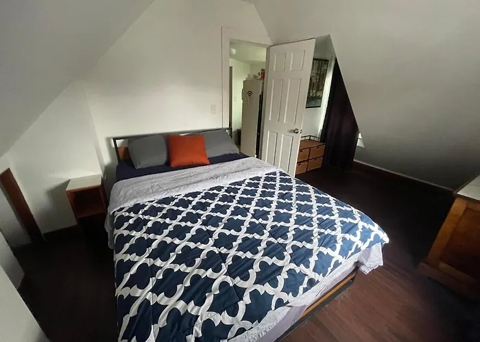 Private Loft 5 Min Away From Lga
